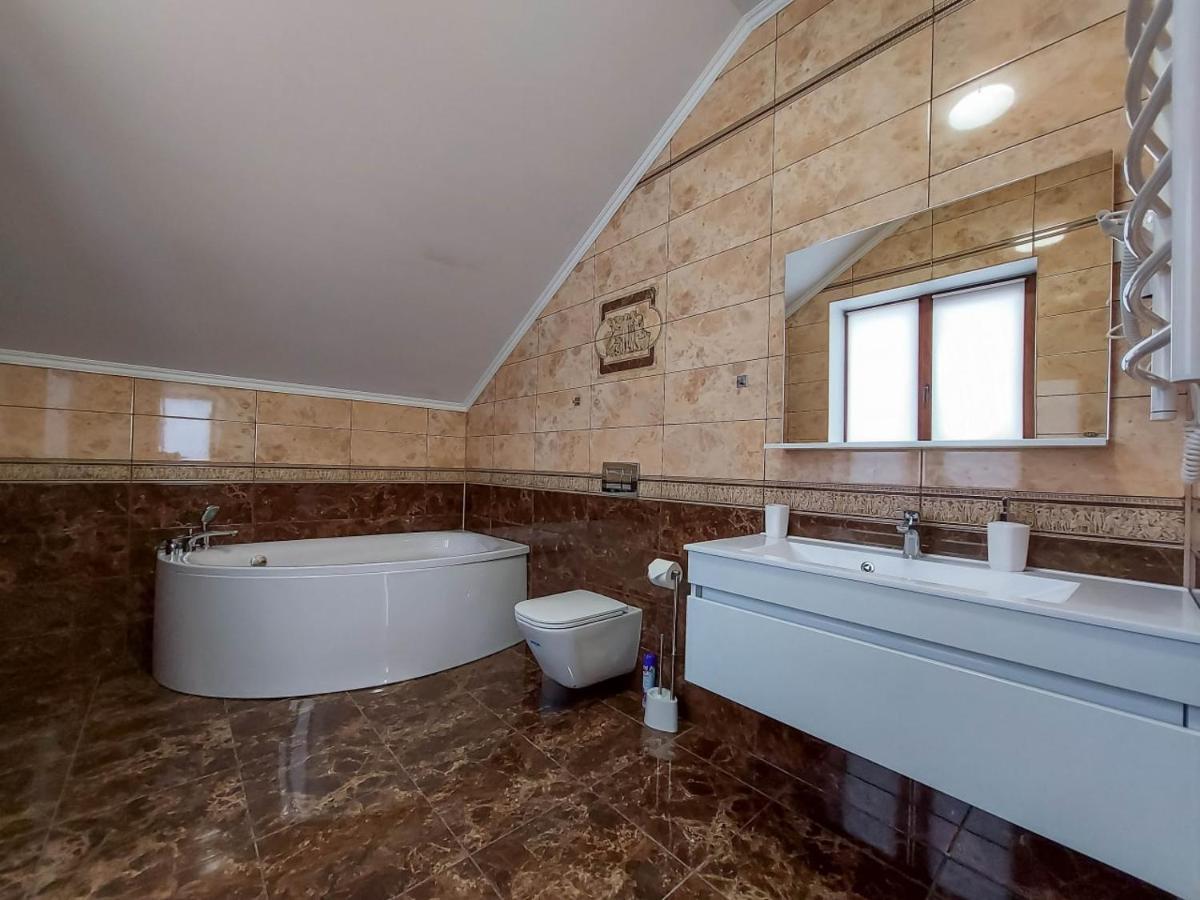 Graff Hotel Dnipro Esterno foto